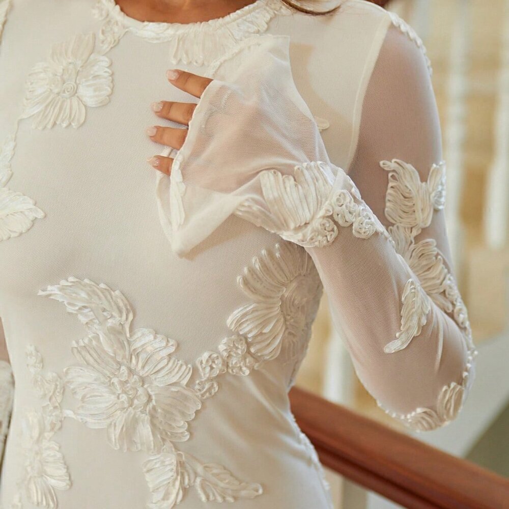 White Contemporary Women's Backless Dress With 3d Flower Decoration - Picture 4 of 7